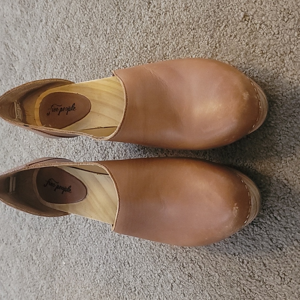 Free People Monroe Clog in camel Leather